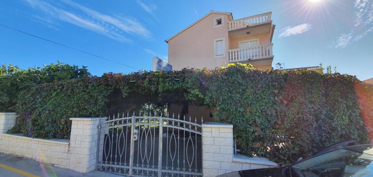 Apartmani Mira Vodice Exterior photo