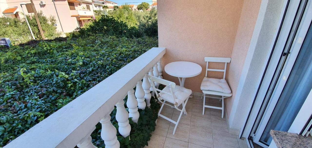 Apartmani Mira Vodice Exterior photo